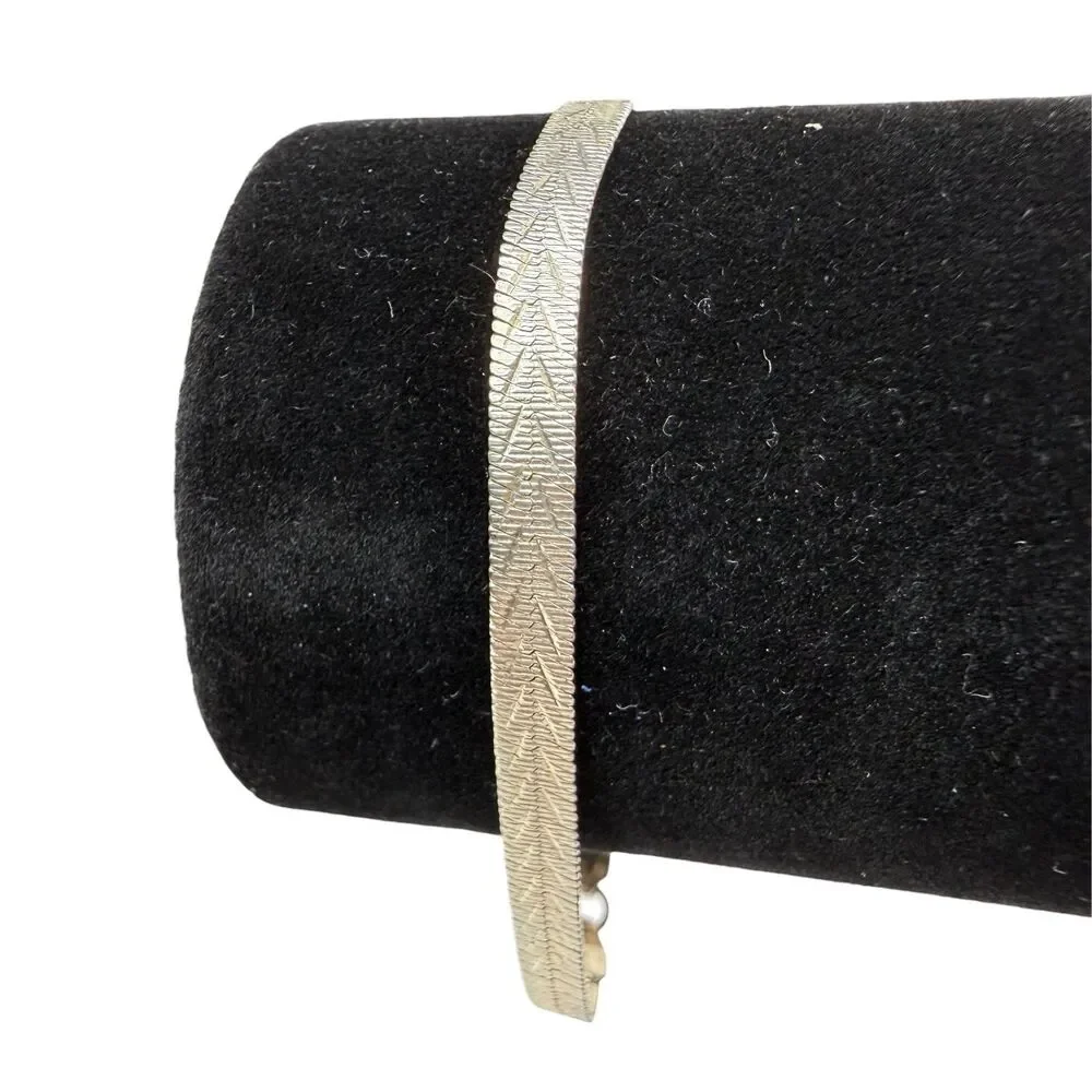 Silver Tone Chevron Herringbone Chain Bracelet Minimalist Fashion Jewelry 7.25